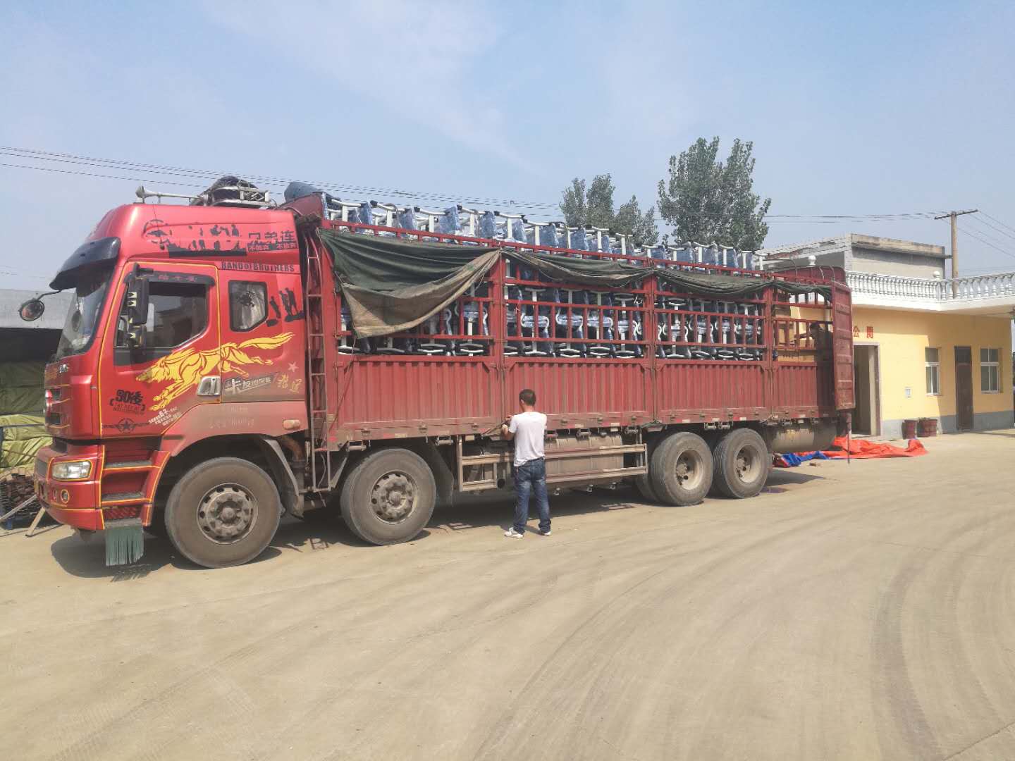 祝賀“睿學(xué)卓藝”課桌椅入駐北京外國語大學(xué)西南附屬學(xué)校！