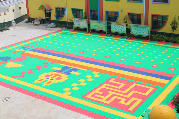 室外懸浮拼裝地板冬季如何保養(yǎng)？