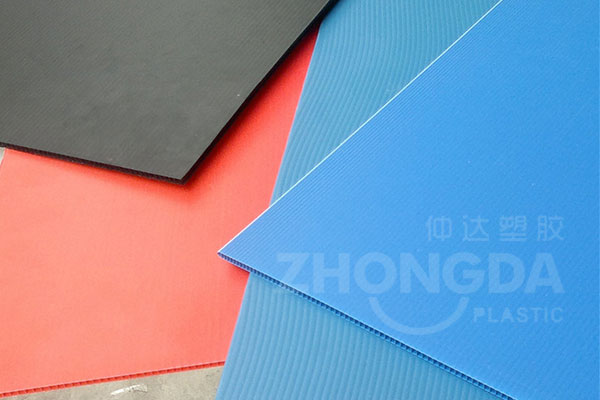 防靜電中空板的特點(diǎn)及優(yōu)勢(shì)是什么？